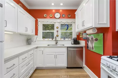 Kitchen - 517 S 4th, Redlands, CA 92373 photo 2 of 3