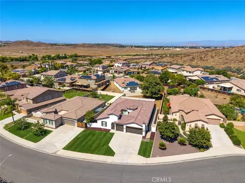 View/Area - 356 Tuffa Ct, Perris, CA 92570 photo 2 of 4