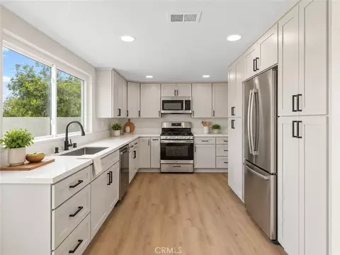 Kitchen - 1432 Purdue St, Upland, CA 91786 photo 3 of 5