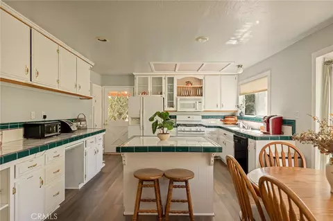 Kitchen - 28165 Grenoble, Lake Arrowhead, CA 92352 photo 1 of 3