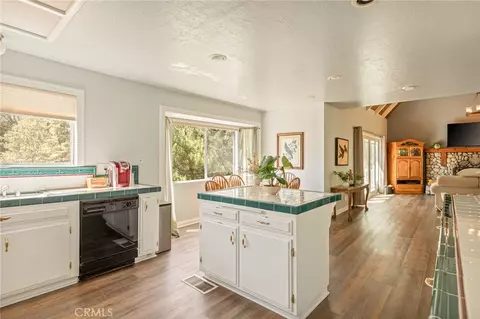 Kitchen - 28165 Grenoble, Lake Arrowhead, CA 92352 photo 3 of 3