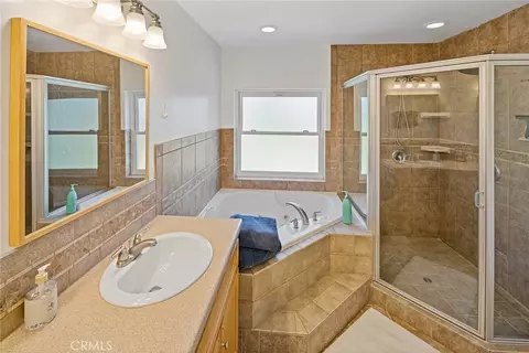 Bath - 435 Wagon Wheel Rd, Big Bear City, CA 92314 photo 2 of 3