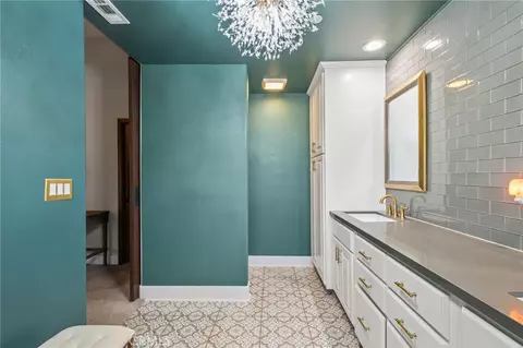Bath - 37297 Ironwood Dr, Yucaipa, CA 92399 photo 4 of 7