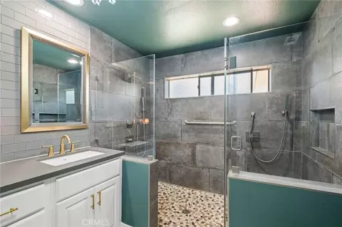 Bath - 37297 Ironwood Dr, Yucaipa, CA 92399 photo 3 of 7