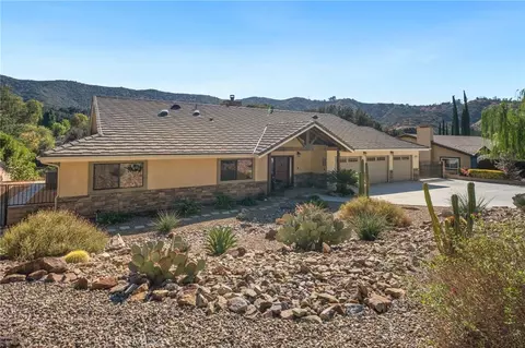 Exterior - 37297 Ironwood Dr, Yucaipa, CA 92399 photo 5 of 23