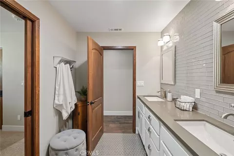 Bath - 37297 Ironwood Dr, Yucaipa, CA 92399 photo 6 of 7