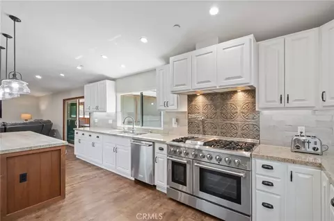 Kitchen - 37297 Ironwood Dr, Yucaipa, CA 92399 photo 3 of 6