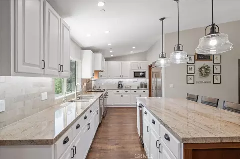 Kitchen - 37297 Ironwood Dr, Yucaipa, CA 92399 photo 4 of 6