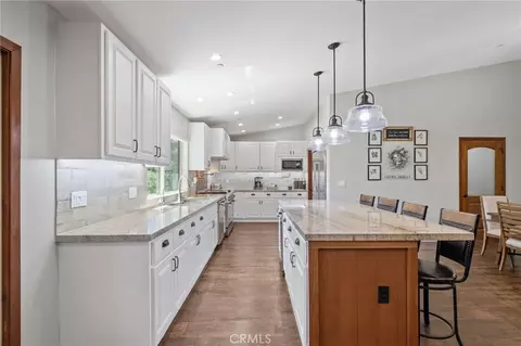 Kitchen - 37297 Ironwood Dr, Yucaipa, CA 92399 photo 2 of 6