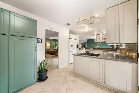 Kitchen - 662 Valley Vw, Redlands, CA 92373 photo 4 of 4