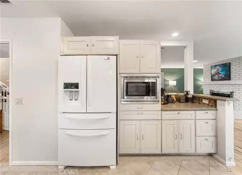 Kitchen - 662 Valley Vw, Redlands, CA 92373 photo 3 of 4