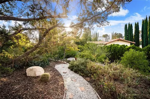 Exterior - 662 Valley Vw, Redlands, CA 92373 photo 7 of 17