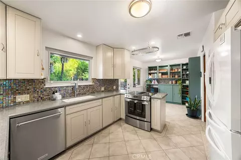 Kitchen - 662 Valley Vw, Redlands, CA 92373 photo 1 of 4