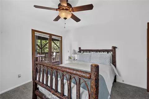 Bedroom - 374 Grass Valley Rd, Lake Arrowhead, CA 92352 photo 3 of 8