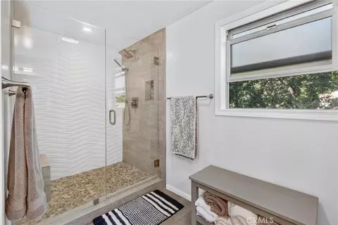 Bath - 374 Grass Valley Rd, Lake Arrowhead, CA 92352 photo 2 of 3
