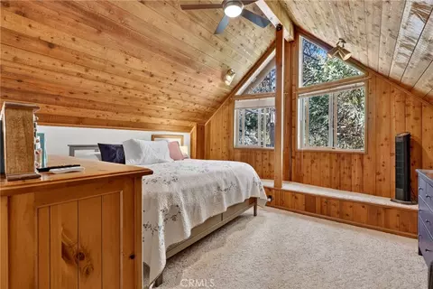 Bedroom - 374 Grass Valley Rd, Lake Arrowhead, CA 92352 photo 1 of 8