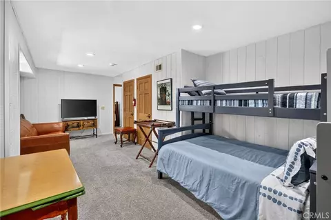 Bedroom - 374 Grass Valley Rd, Lake Arrowhead, CA 92352 photo 7 of 8