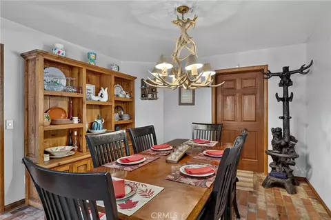 Dining - 374 Grass Valley Rd, Lake Arrowhead, CA 92352 photo 4 of 4