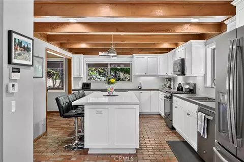 Kitchen - 374 Grass Valley Rd, Lake Arrowhead, CA 92352 photo 6 of 6