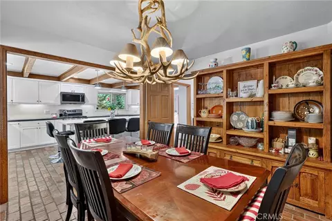 Dining - 374 Grass Valley Rd, Lake Arrowhead, CA 92352 photo 2 of 4