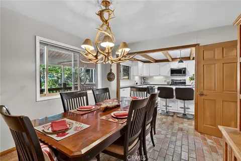 Dining - 374 Grass Valley Rd, Lake Arrowhead, CA 92352 photo 3 of 4
