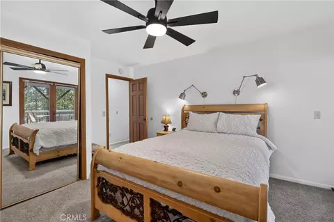 Bedroom - 374 Grass Valley Rd, Lake Arrowhead, CA 92352 photo 4 of 8