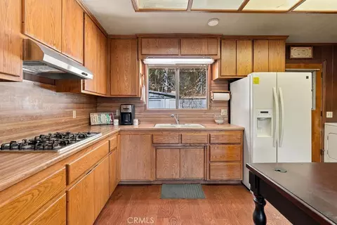 Kitchen - 23672 Rocky Dell, Crestline, CA 92325 photo 3 of 5