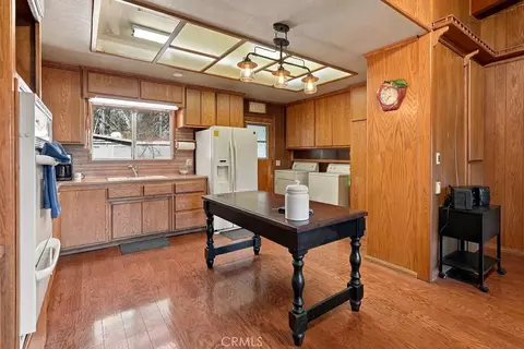 Kitchen - 23672 Rocky Dell, Crestline, CA 92325 photo 2 of 5