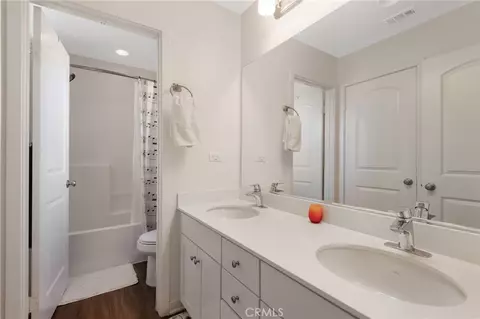 Bath - 8826 Banyan Ave, Montclair, CA 91763 photo 1 of 1