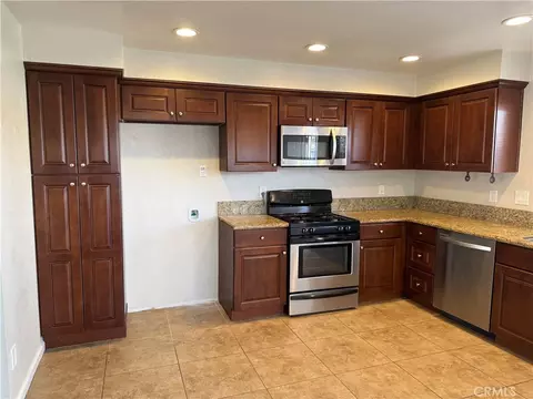 Kitchen - 44580 La Paz, Temecula, CA 92592 photo 2 of 2