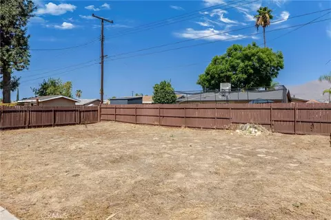 Exterior - 27390 6th St, Highland, CA 92346 photo 2 of 5
