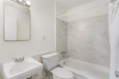 Bath - 27390 6th St, Highland, CA 92346 photo 1 of 3