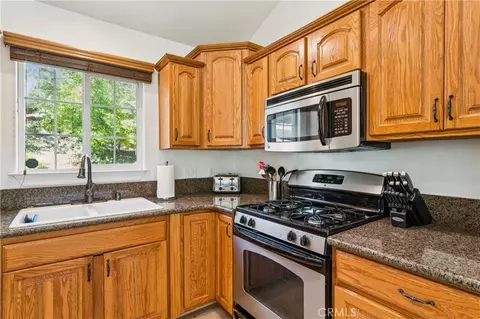 Kitchen - 26510 Placer, Lake Arrowhead, CA 92352 photo 1 of 2