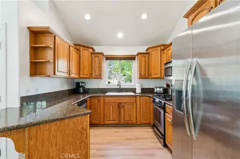 Kitchen - 26510 Placer, Lake Arrowhead, CA 92352 photo 2 of 2