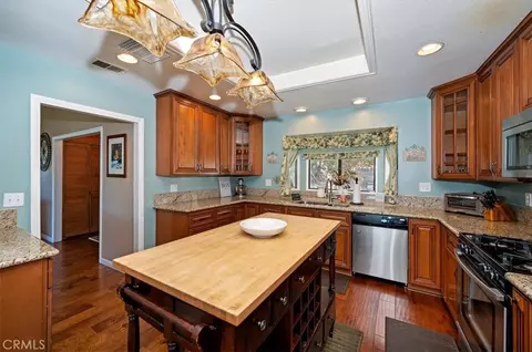 Kitchen - 306 Darfo, Crestline, CA 92325 photo 2 of 5