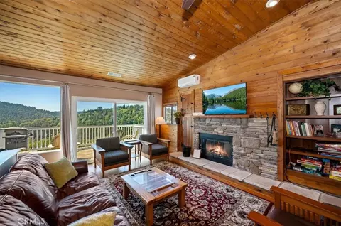 Living - 306 Darfo, Crestline, CA 92325 photo 2 of 5