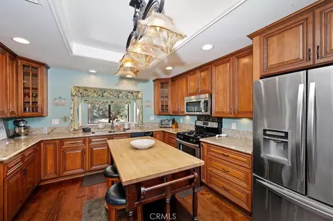 Kitchen - 306 Darfo, Crestline, CA 92325 photo 1 of 5