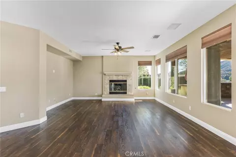Living - 13797 Basil Ln, Yucaipa, CA 92399 photo 7 of 10