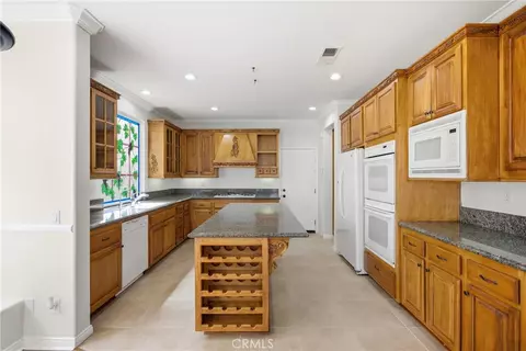 Kitchen - 45636 Camino Rubi, Temecula, CA 92592 photo 1 of 3