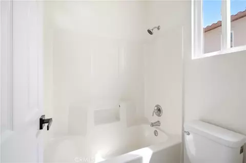 Bath - 45636 Camino Rubi, Temecula, CA 92592 photo 6 of 8