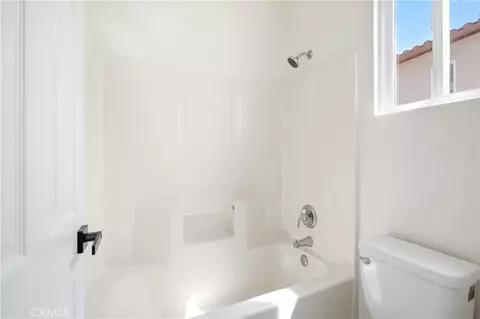 Bath - 45636 Camino Rubi, Temecula, CA 92592 photo 6 of 8