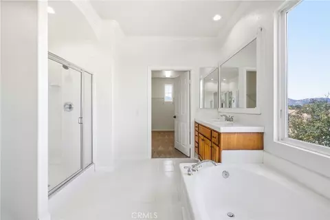 Bath - 45636 Camino Rubi, Temecula, CA 92592 photo 3 of 8