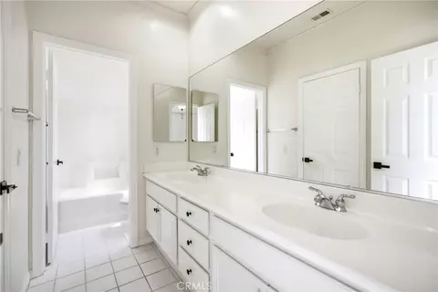 Bath - 45636 Camino Rubi, Temecula, CA 92592 photo 5 of 8