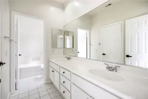 Bath - 45636 Camino Rubi, Temecula, CA 92592 photo 5 of 8
