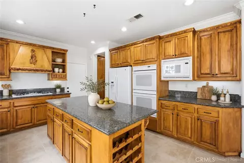 Kitchen - 45636 Camino Rubi, Temecula, CA 92592 photo 2 of 4