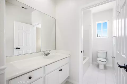 Bath - 45636 Camino Rubi, Temecula, CA 92592 photo 7 of 8