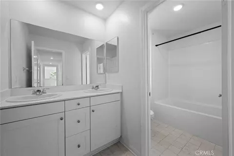 Bath - 21199 Old Gate Ct, Riverside, CA 92507 photo 2 of 3