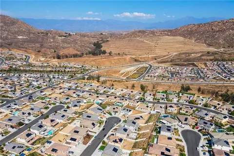 View/Area - 21199 Old Gate Ct, Riverside, CA 92507 photo 3 of 9
