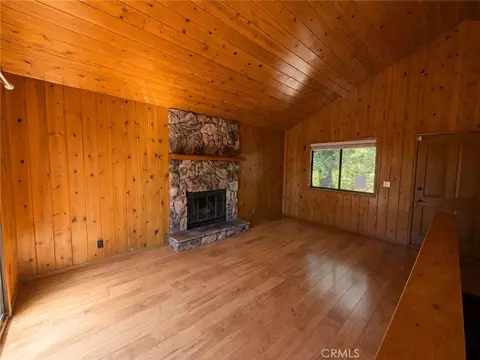 Living - 25075 Basel, Crestline, CA 92325 photo 2 of 4