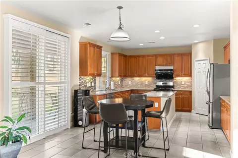 Kitchen - 11002 Persimmon, Fontana, CA 92337 photo 2 of 5